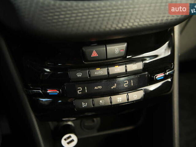 Белый Пежо 2008, объемом двигателя 1.2 л и пробегом 69 тыс. км за 11500 $, фото 16 на Automoto.ua