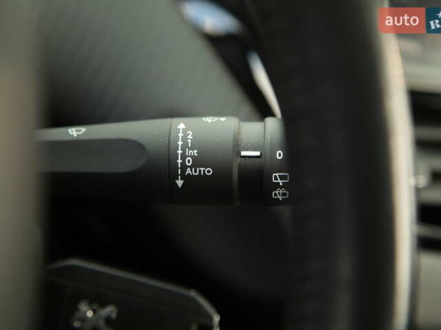 Белый Пежо 2008, объемом двигателя 1.2 л и пробегом 69 тыс. км за 11500 $, фото 18 на Automoto.ua