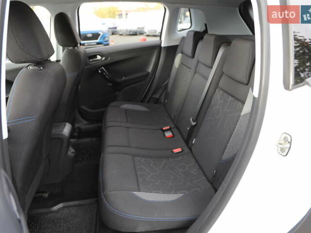 Белый Пежо 2008, объемом двигателя 1.2 л и пробегом 69 тыс. км за 11500 $, фото 7 на Automoto.ua