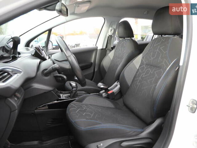 Белый Пежо 2008, объемом двигателя 1.2 л и пробегом 69 тыс. км за 11500 $, фото 6 на Automoto.ua