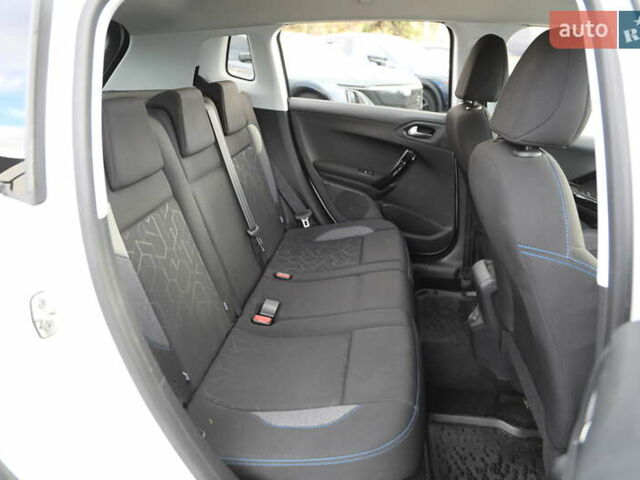 Белый Пежо 2008, объемом двигателя 1.2 л и пробегом 69 тыс. км за 11500 $, фото 8 на Automoto.ua