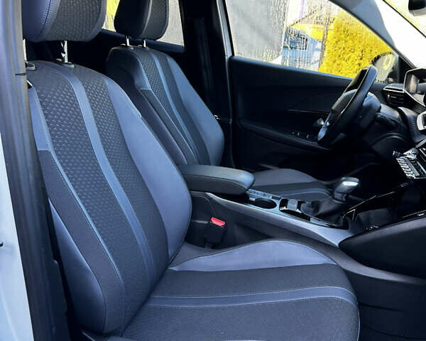 Белый Пежо 2008, объемом двигателя 1.2 л и пробегом 100 тыс. км за 17100 $, фото 16 на Automoto.ua