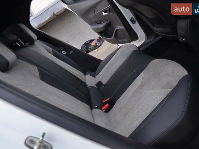 Белый Пежо 2008, объемом двигателя 0 л и пробегом 82 тыс. км за 16250 $, фото 52 на Automoto.ua