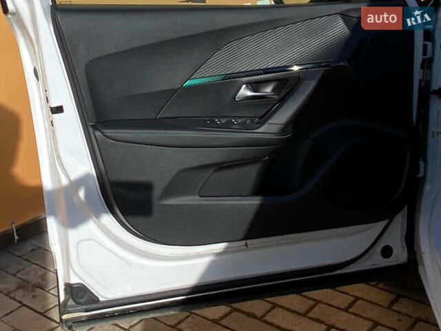 Белый Пежо 2008, объемом двигателя 0 л и пробегом 148 тыс. км за 18900 $, фото 22 на Automoto.ua