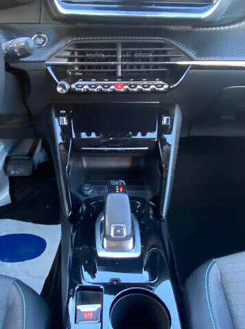 Белый Пежо 2008, объемом двигателя 0 л и пробегом 148 тыс. км за 18900 $, фото 10 на Automoto.ua