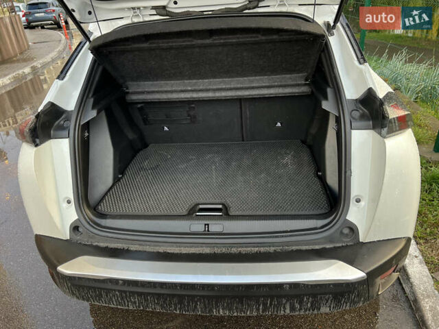 Пежо 2008 2021 в Киеве на Automoto.ua Белый Пежо 2008, объемом двигателя 0 л и пробегом 92 тыс. км за 17000 $, фото 8 на Automoto.ua