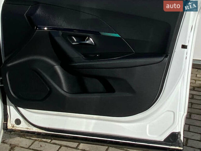 Белый Пежо 2008, объемом двигателя 0 л и пробегом 148 тыс. км за 18900 $, фото 18 на Automoto.ua