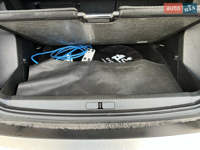 Пежо 2008 2021 в Киеве на Automoto.ua Белый Пежо 2008, объемом двигателя 0 л и пробегом 92 тыс. км за 17000 $, фото 9 на Automoto.ua