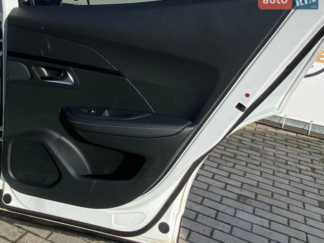 Белый Пежо 2008, объемом двигателя 0 л и пробегом 148 тыс. км за 18900 $, фото 17 на Automoto.ua