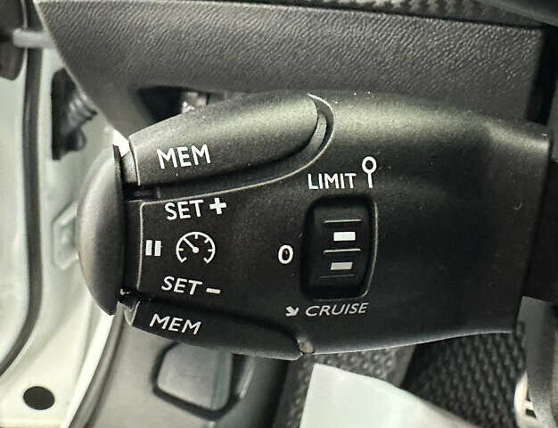 Білий Пежо 2008, об'ємом двигуна 0 л та пробігом 73 тис. км за 17450 $, фото 15 на Automoto.ua