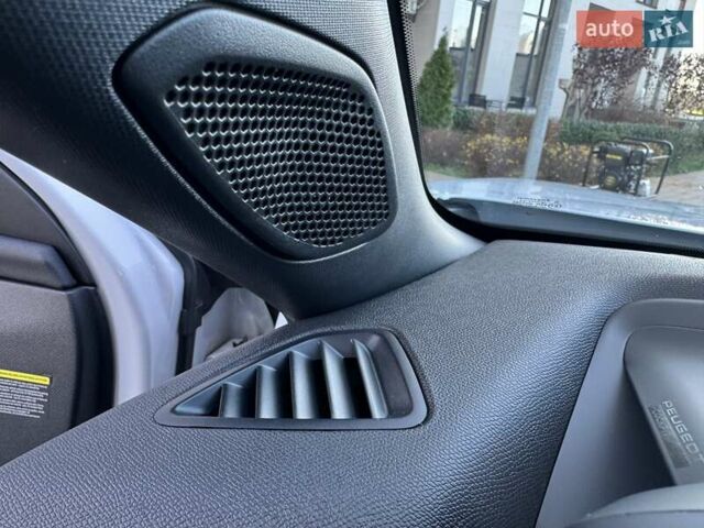 Белый Пежо 2008, объемом двигателя 1.5 л и пробегом 47 тыс. км за 26500 $, фото 54 на Automoto.ua