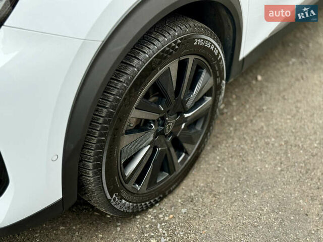 Белый Пежо 2008, объемом двигателя 1.5 л и пробегом 47 тыс. км за 25800 $, фото 5 на Automoto.ua