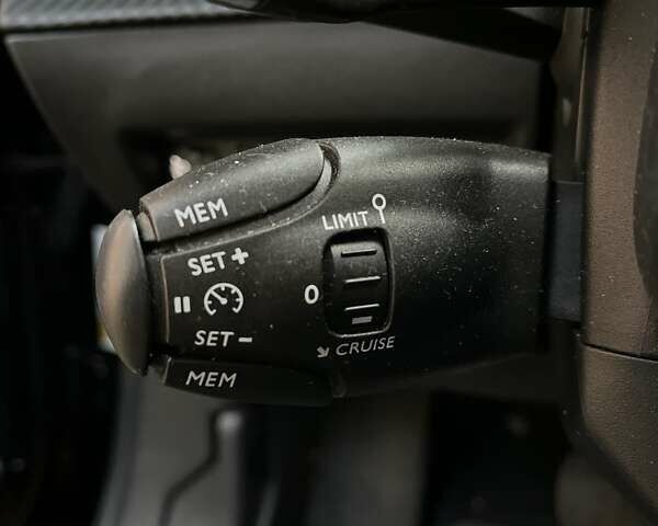 Чорний Пежо 2008, об'ємом двигуна 1.5 л та пробігом 23 тис. км за 26000 $, фото 30 на Automoto.ua