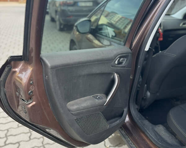 Коричневий Пежо 2008, об'ємом двигуна 1.2 л та пробігом 98 тис. км за 8300 $, фото 11 на Automoto.ua