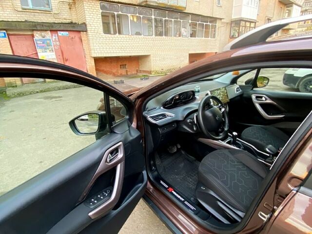 Пежо 2008 2014 в Хмельницком на Automoto.ua Коричневый Пежо 2008, объемом двигателя 1.2 л и пробегом 106 тыс. км за 9000 $, фото 3 на Automoto.ua