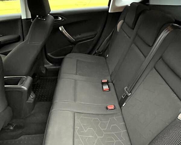 Пежо 2008 2015 в Сумах на Automoto.ua Коричневый Пежо 2008, объемом двигателя 1.2 л и пробегом 100 тыс. км за 10500 $, фото 7 на Automoto.ua