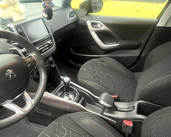 Пежо 2008 2015 в Сумах на Automoto.ua Коричневый Пежо 2008, объемом двигателя 1.2 л и пробегом 100 тыс. км за 10500 $, фото 6 на Automoto.ua