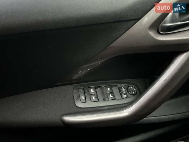 Пежо 2008 2015 в Сумах на Automoto.ua Коричневый Пежо 2008, объемом двигателя 1.2 л и пробегом 100 тыс. км за 10500 $, фото 10 на Automoto.ua