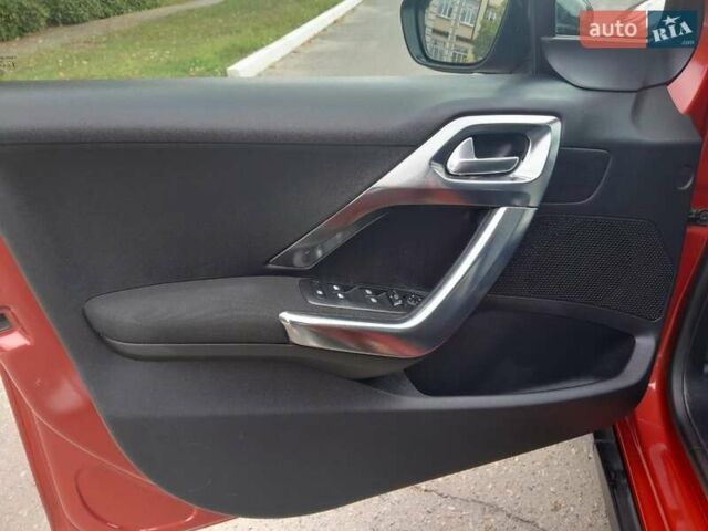 Красный Пежо 2008, объемом двигателя 1.2 л и пробегом 49 тыс. км за 9000 $, фото 10 на Automoto.ua