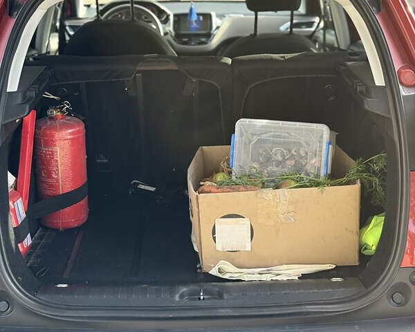 Красный Пежо 2008, объемом двигателя 1.2 л и пробегом 71 тыс. км за 9900 $, фото 9 на Automoto.ua