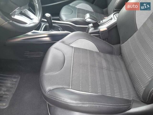 Красный Пежо 2008, объемом двигателя 1.2 л и пробегом 49 тыс. км за 9000 $, фото 9 на Automoto.ua