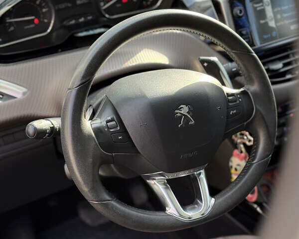 Красный Пежо 2008, объемом двигателя 1.2 л и пробегом 71 тыс. км за 9900 $, фото 14 на Automoto.ua