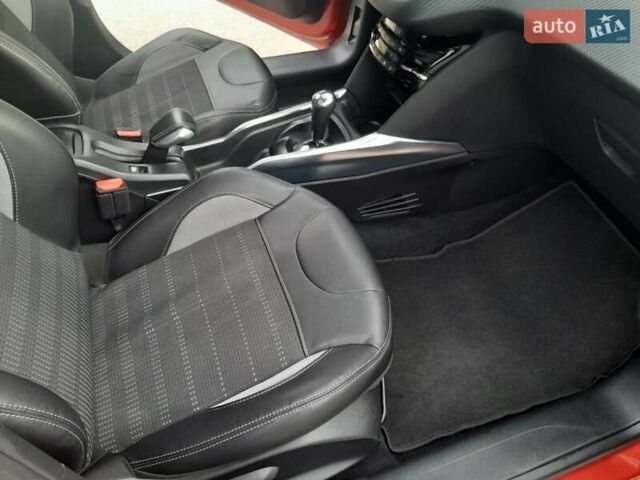 Красный Пежо 2008, объемом двигателя 1.2 л и пробегом 49 тыс. км за 9000 $, фото 16 на Automoto.ua