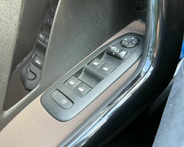 Красный Пежо 2008, объемом двигателя 1.2 л и пробегом 71 тыс. км за 9900 $, фото 36 на Automoto.ua