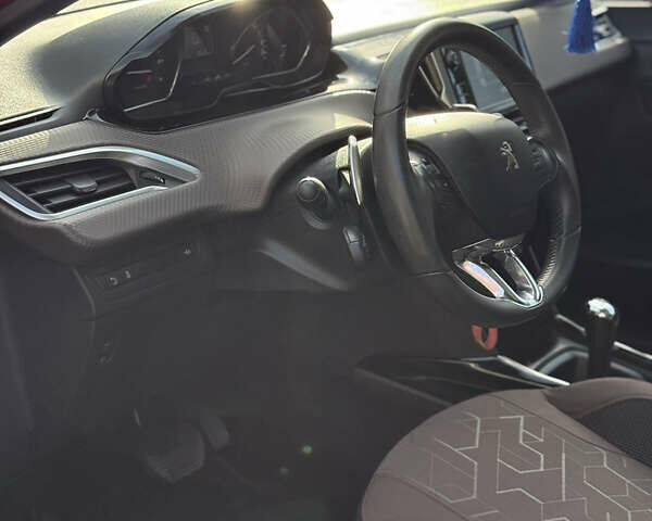 Красный Пежо 2008, объемом двигателя 1.2 л и пробегом 71 тыс. км за 9900 $, фото 17 на Automoto.ua