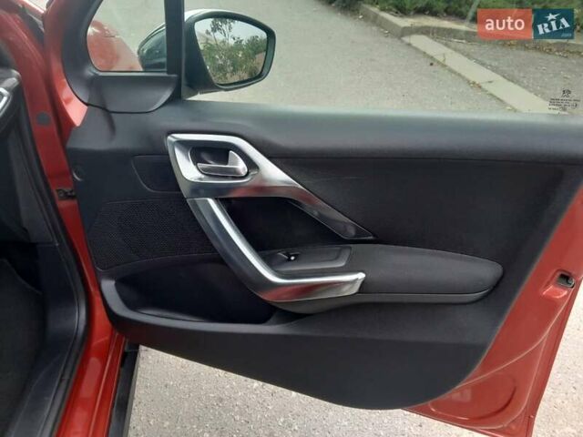 Красный Пежо 2008, объемом двигателя 1.2 л и пробегом 49 тыс. км за 9000 $, фото 15 на Automoto.ua