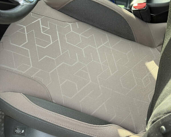 Красный Пежо 2008, объемом двигателя 1.2 л и пробегом 71 тыс. км за 9900 $, фото 15 на Automoto.ua