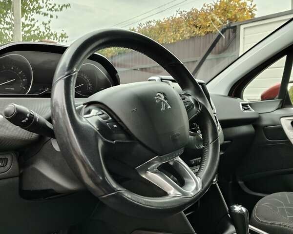 Красный Пежо 2008, объемом двигателя 1.2 л и пробегом 126 тыс. км за 8900 $, фото 14 на Automoto.ua