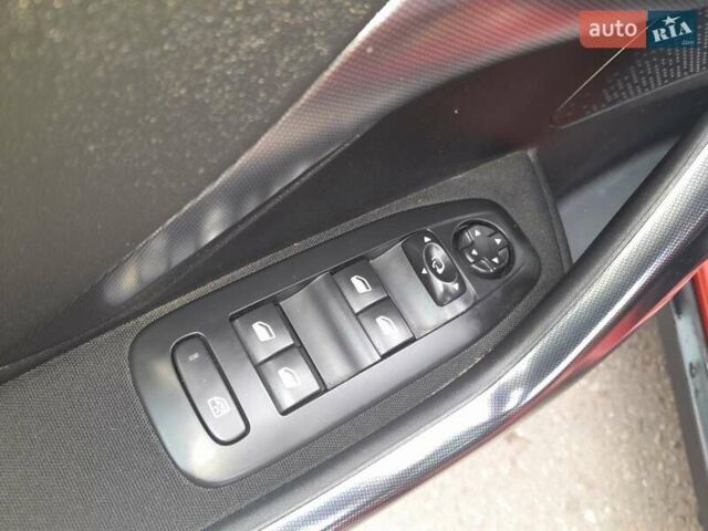 Красный Пежо 2008, объемом двигателя 1.2 л и пробегом 49 тыс. км за 9000 $, фото 11 на Automoto.ua