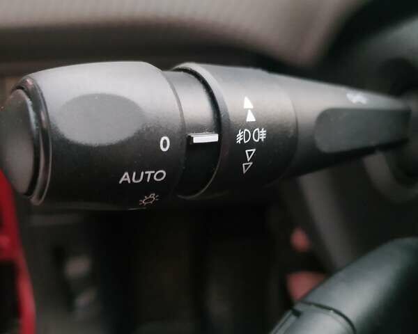 Червоний Пежо 2008, об'ємом двигуна 1.2 л та пробігом 71 тис. км за 11800 $, фото 16 на Automoto.ua