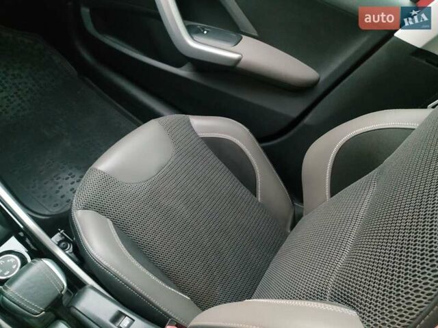 Червоний Пежо 2008, об'ємом двигуна 1.2 л та пробігом 71 тис. км за 11800 $, фото 24 на Automoto.ua