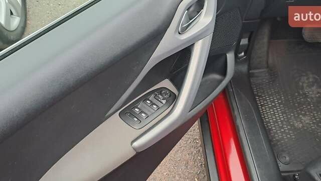 Красный Пежо 2008, объемом двигателя 1.2 л и пробегом 103 тыс. км за 9800 $, фото 8 на Automoto.ua