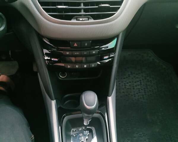 Червоний Пежо 2008, об'ємом двигуна 1.2 л та пробігом 71 тис. км за 11800 $, фото 22 на Automoto.ua