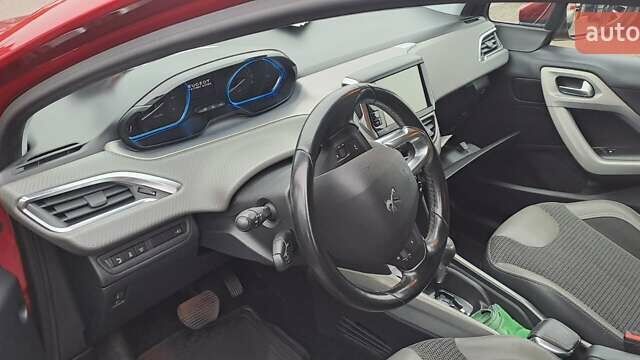 Красный Пежо 2008, объемом двигателя 1.2 л и пробегом 103 тыс. км за 9800 $, фото 7 на Automoto.ua