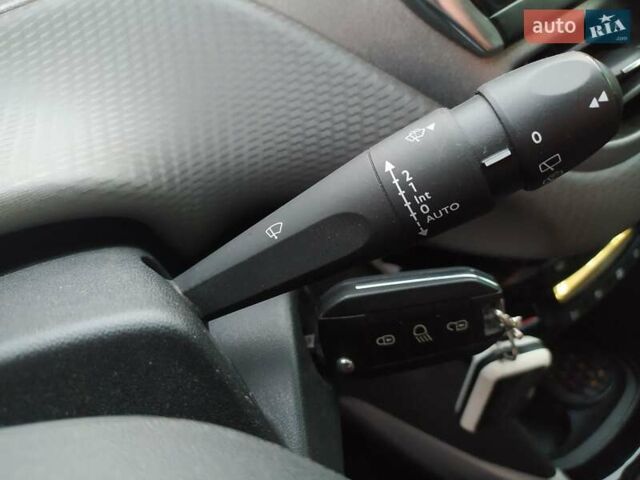 Червоний Пежо 2008, об'ємом двигуна 1.2 л та пробігом 71 тис. км за 11800 $, фото 17 на Automoto.ua