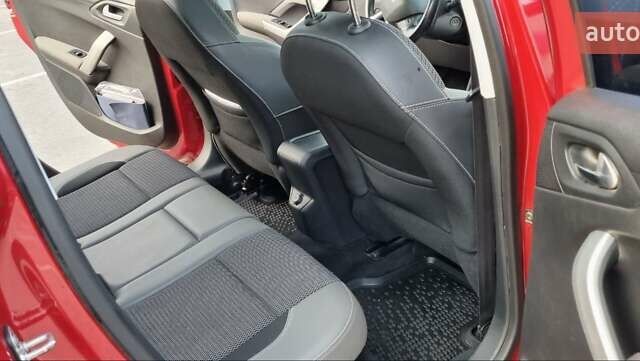 Червоний Пежо 2008, об'ємом двигуна 1.2 л та пробігом 124 тис. км за 12500 $, фото 1 на Automoto.ua