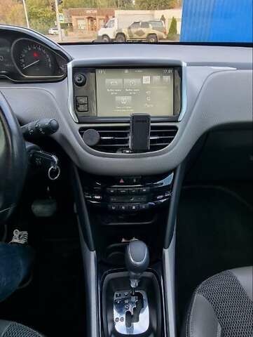 Червоний Пежо 2008, об'ємом двигуна 1.2 л та пробігом 124 тис. км за 12500 $, фото 4 на Automoto.ua