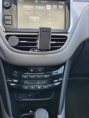 Червоний Пежо 2008, об'ємом двигуна 1.2 л та пробігом 124 тис. км за 12500 $, фото 5 на Automoto.ua