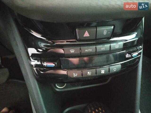 Червоний Пежо 2008, об'ємом двигуна 1.2 л та пробігом 71 тис. км за 11800 $, фото 21 на Automoto.ua