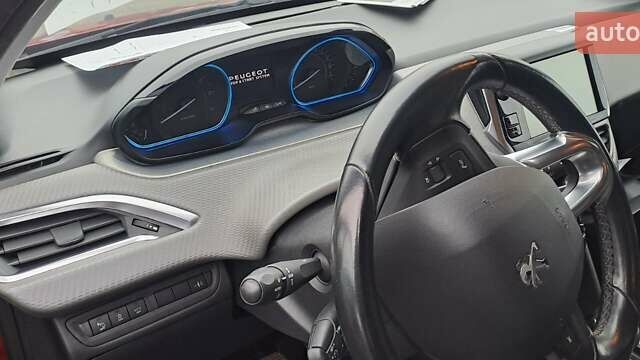 Красный Пежо 2008, объемом двигателя 1.2 л и пробегом 103 тыс. км за 9800 $, фото 6 на Automoto.ua
