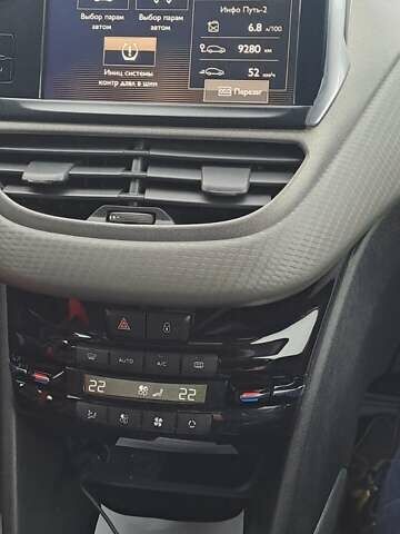 Красный Пежо 2008, объемом двигателя 1.2 л и пробегом 103 тыс. км за 9800 $, фото 9 на Automoto.ua