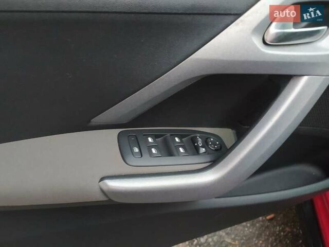 Червоний Пежо 2008, об'ємом двигуна 1.2 л та пробігом 71 тис. км за 11800 $, фото 31 на Automoto.ua