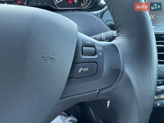 Червоний Пежо 2008, об'ємом двигуна 1.2 л та пробігом 54 тис. км за 11500 $, фото 34 на Automoto.ua