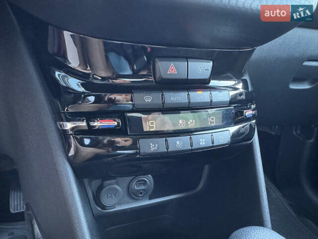 Червоний Пежо 2008, об'ємом двигуна 1.2 л та пробігом 54 тис. км за 11500 $, фото 31 на Automoto.ua