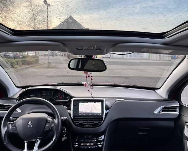 Червоний Пежо 2008, об'ємом двигуна 1.2 л та пробігом 37 тис. км за 14000 $, фото 4 на Automoto.ua