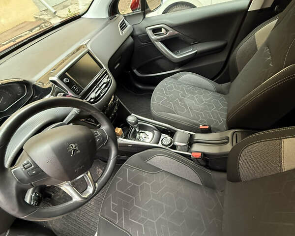Пежо 2008 2019 в Чернигове на Automoto.ua Красный Пежо 2008, объемом двигателя 1.2 л и пробегом 116 тыс. км за 12800 $, фото 9 на Automoto.ua